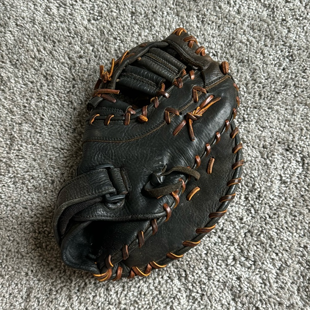 Mizuno first base glove